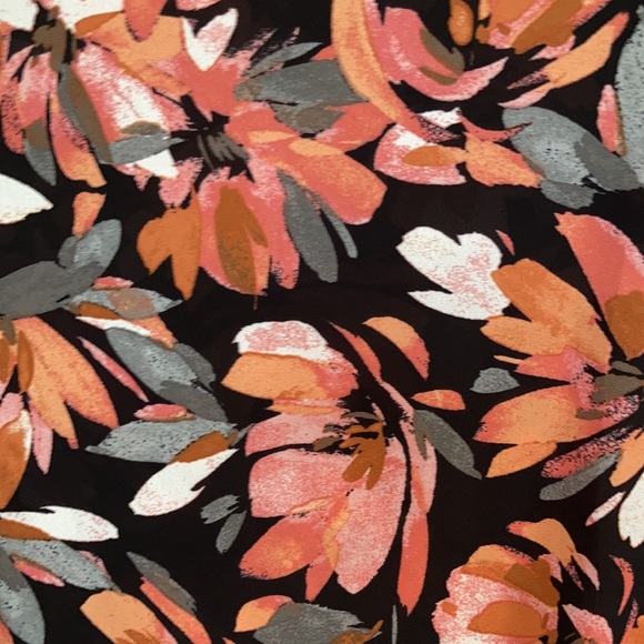 Zac & Rachel rouched sleeve floral top size PL - Picture 9 of 17